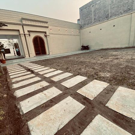 Solitaire Gardens Near Airport Lucknow Esterno foto